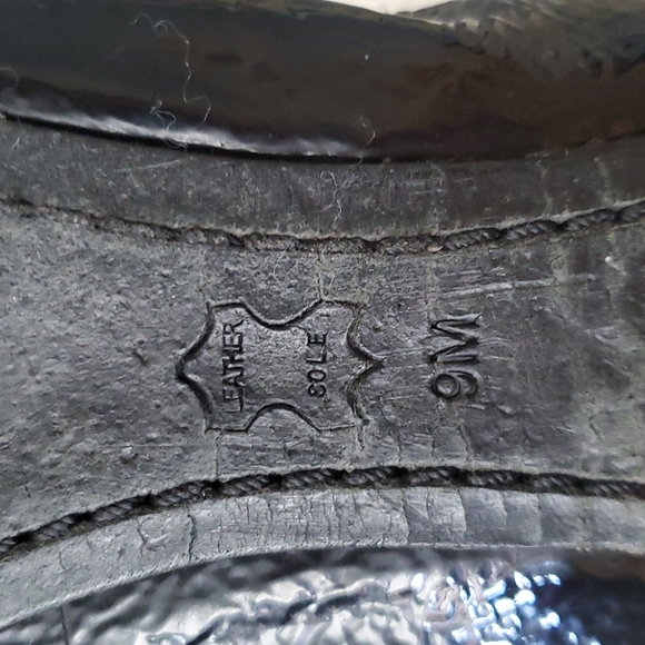 Tory Burch black and gold ballerina flat - Picture 8 of 8